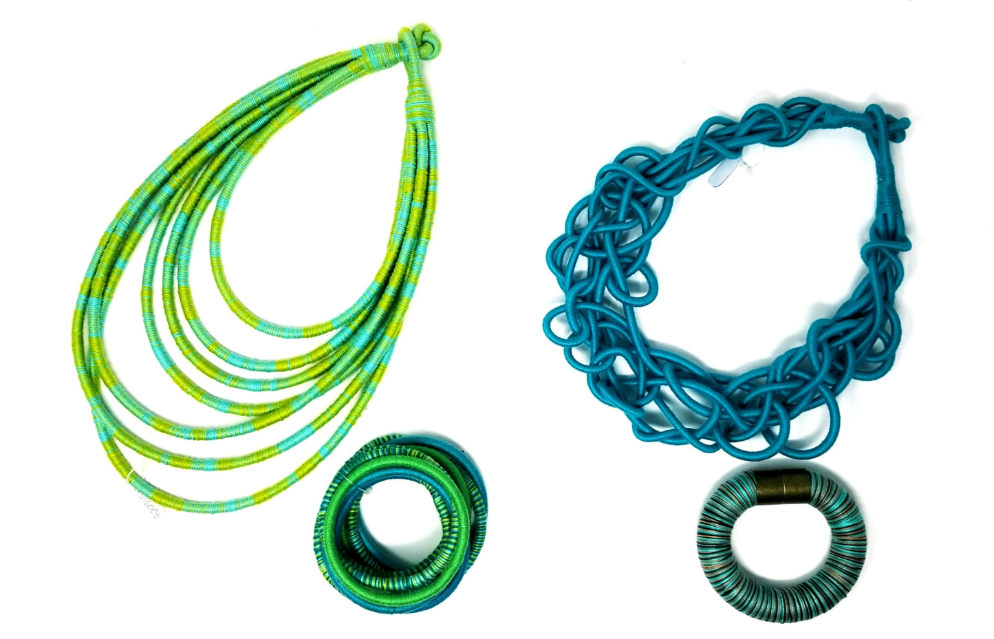 Easy-on-off turquoise looped necklace